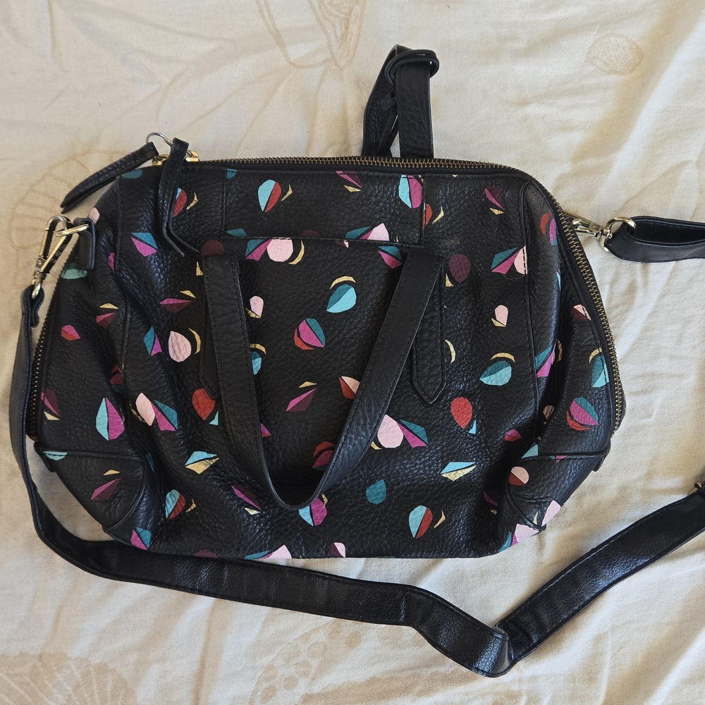 Fossil Black Crossbody Bag with Modern Design